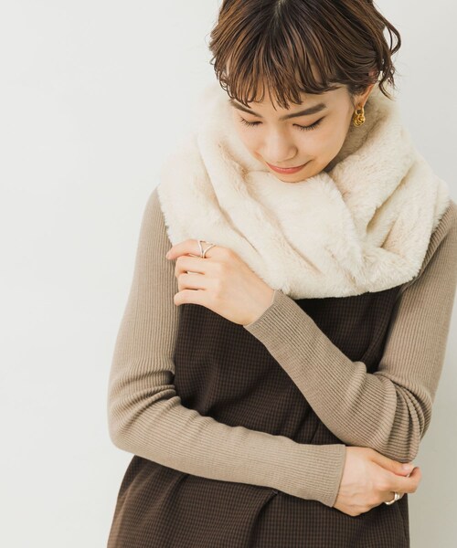 URBAN RESEARCH（アーバンリサーチ）の「ファースヌード（ネックウォーマー/スヌード・レディース・IVORY/GREGE/CHARCOAL・FREE）」の5枚目の写真
