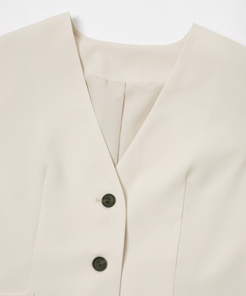 URBAN RESEARCH ROSSO（アーバンリサーチロッソ）の「クールタッチ 防シワ ハーフスリーブジャケット（ノーカラージャケット・レディース・GREIGE/DARK NAVY・Free）」の5枚目の写真