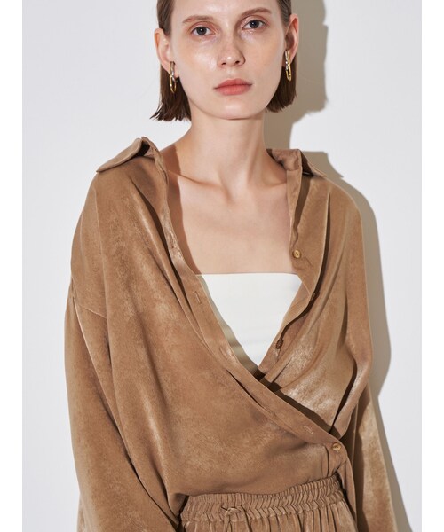 ELENDEEK（エレンディーク）の「SATIN CACHECOEUR SH（シャツ/ブラウス・レディース・オフホワイト/キャメル・F）」の7枚目の写真