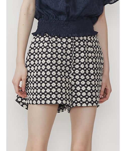 CALNAMUR（カルナムール）の「EMBROIDERED FLORAL SHORTS PT/エンブロイダリーフローラルショートパンツ（その他パンツ・レディース・レッド/ネイビー・F）」の11枚目の写真