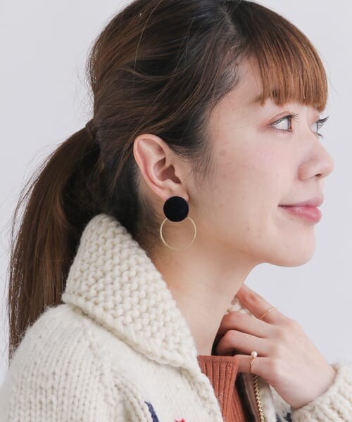 URBAN RESEARCH Sonny Label（アーバンリサーチサニーレーベル）の「ベロアサークルピアス（ピアス（両耳用）・レディース・ネイビー/ボルドー・one/One）」の4枚目の写真