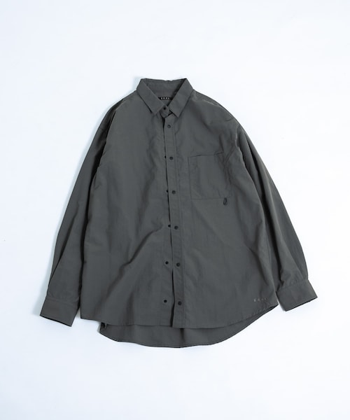 EKAL(エカル)の「『UR TECH』ナイロンタッサーロングスリーブシャツ(シャツ/ブラウス・メンズ・レイクサンリーフ/イエロー/ネイビー/グラファイト/レイクブルー・M/L/XL)」の1枚目の写真