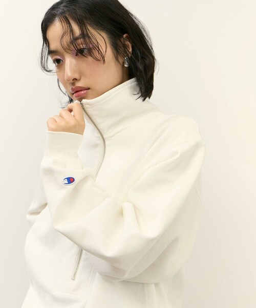 ADAM ET ROPE'(アダムエロペ)の「【Champion for ADAM ET ROPE'】別注 SWEAT HALF ZIP(スウェット・レディース・オフホワイト/ブラウン系/ネイビー・F)」の20枚目の写真