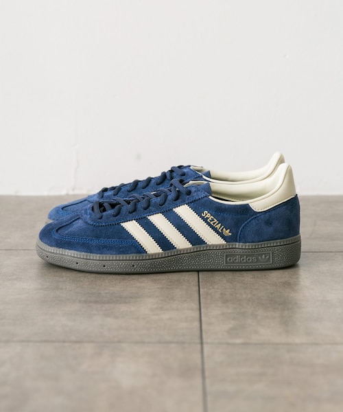 URBAN RESEARCH DOORS(アーバンリサーチドアーズ)の「adidas HANDBALL SPEZIAL(スニーカー・メンズ・イエロー/グレーツー/ナイトインディゴ・26/26.5/27/27.5/28)」の2枚目の写真