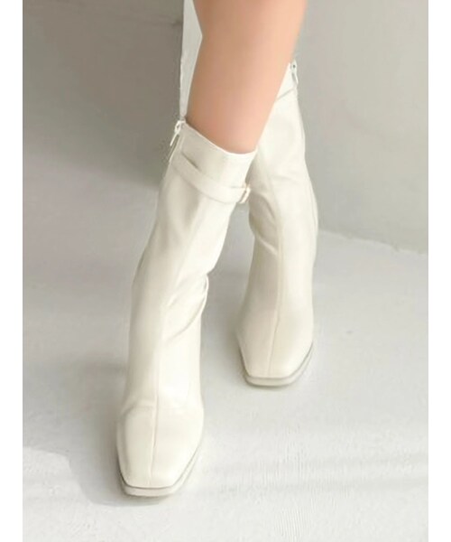 dazzlin（ダズリン）の「アンクルベルトミドルブーツ（ブーツ・レディース・アイボリー/ブラック/ブラウン・M/L）」の3枚目の写真