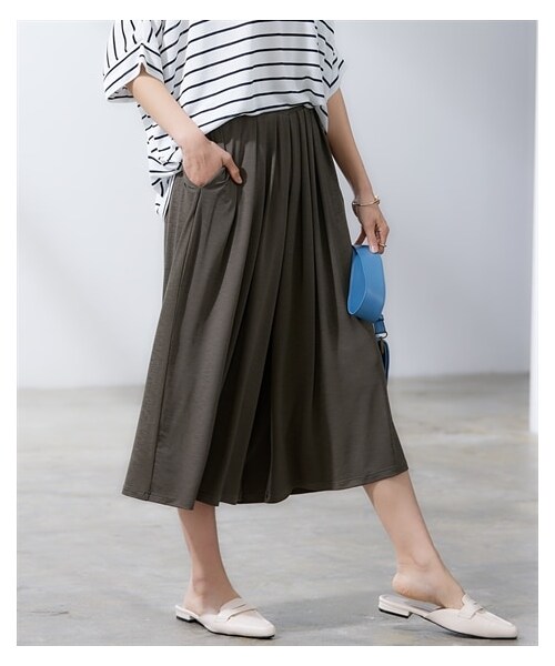 nissen（ニッセン）の「【接触冷感】さらひやカットソーワイドパンツ（接触冷感・UVカット）（７分丈）（パンツ・レディース・カーキ/ネイビー/黒/ネイビー系ストライプ/グレージュ/モカ/【ドロップ】ボルドー/ピスタチオイエロー/グリーン/パープル/オフホワイト・S/M/L/LL/3L/4L/5L/6L/8L/10L）」の6枚目の写真