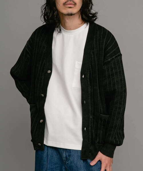 URBAN RESEARCH Sonny Label（アーバンリサーチサニーレーベル）の「コンチョボタンニットカーディガン（カーディガン/ボレロ・メンズ・スミクロ/ブルー/ピンク・M/L）」の6枚目の写真