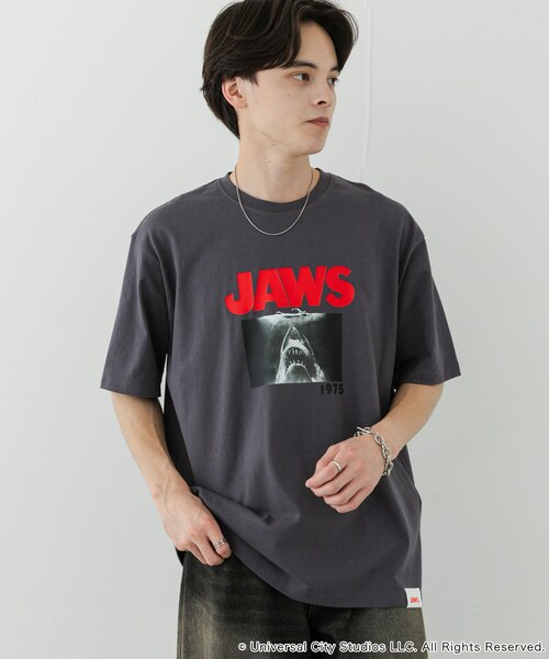 SENSE OF PLACE by URBAN RESEARCH（センスオブプレイスバイアーバンリサーチ）の「『別注』SENSE OF PLACE×JAWS　プリントT-SHIRTS/B（Tシャツ/カットソー・メンズ・WHITE/CHARCOAL/BLUE・M/L）」の13枚目の写真