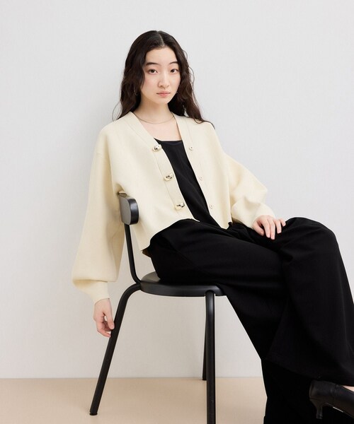 ADAM ET ROPE'(アダムエロペ)の「【WEB限定】・【サステナブル】セレクトネックカーディガン(カーディガン/ボレロ・レディース・チャコール/オフホワイト/キナリ/ネイビー/ネイビー系/ラベンダー・F)」の22枚目の写真