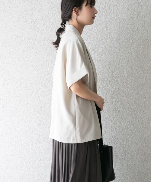 ITEMS URBANRESEARCH(アイテムズ アーバンリサーチ)の「『イージーケア/接触冷感/UVカット』SMOOTH LINEN TOUCH 半袖ジャケット(テーラードジャケット・レディース・OFF/BLK・Free)」の5枚目の写真