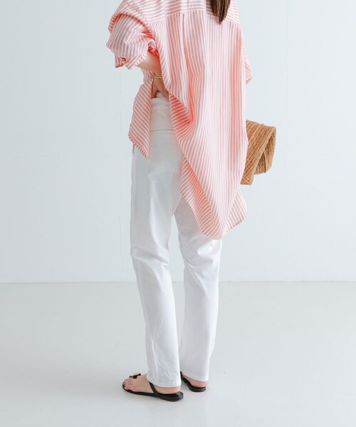 URBAN RESEARCH（アーバンリサーチ）の「『4サイズ展開』テーパードチノパンツ（チノパンツ・レディース・ブラック/オリーブ/キャメル/カーキ/ベージュ/ネイビー/オフ/ダークブラウン・XS/S/M/L）」の13枚目の写真