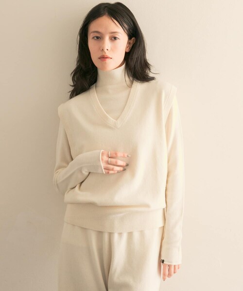 URBAN RESEARCH（アーバンリサーチ）の「Extreme Cashmere　spencer（ベスト・レディース・cream/raven/felt・-）」の4枚目の写真