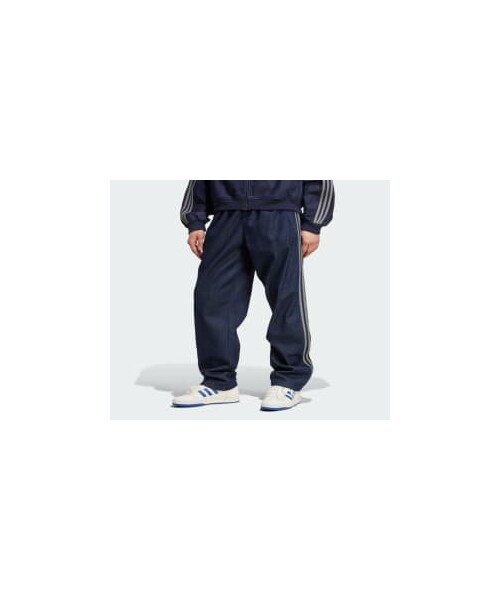 adidas（アディダス）の「adidasアディカラー ルーズ トラックパンツ