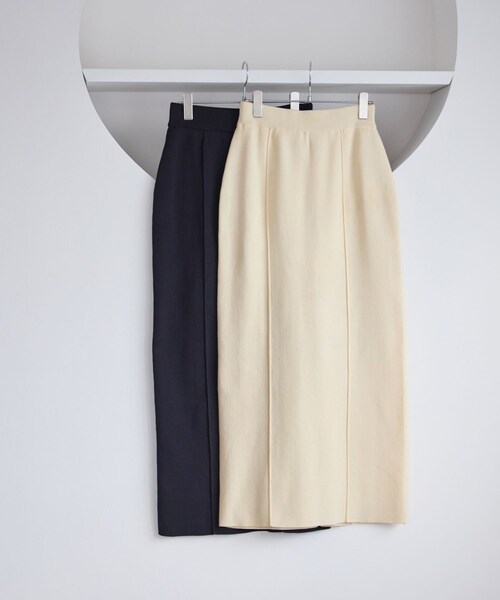 VIS（ビス）の「ピンタックデザインニットスカート（スカート・レディース・オフホワイト/ネイビー・F）」の2枚目の写真
