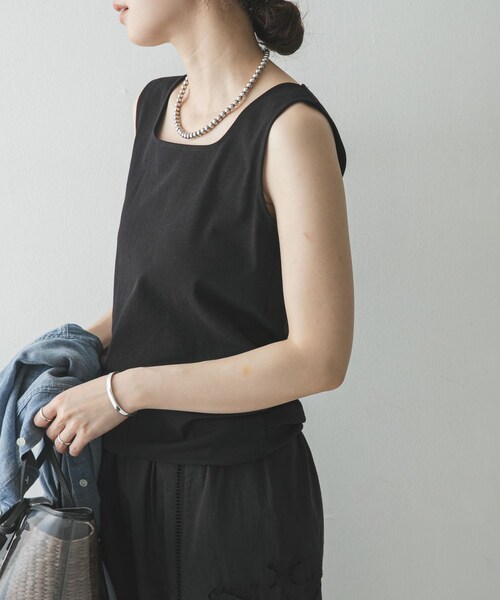 URBAN RESEARCH(アーバンリサーチ)の「スクエアネックタンクトップ(タンクトップ・レディース・WHITE/BLACK/BROWN・Free)」の15枚目の写真