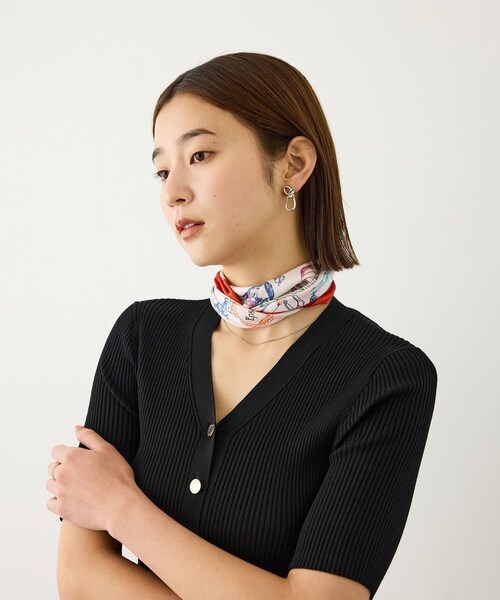 ROPE'（ロペ）の「ROPE' リバイバルシルクスカーフ/Sサイズ・26AW（バンダナ/スカーフ・レディース・ブラック/オフホワイト/カーキ/レッド/ピンク・F）」の21枚目の写真