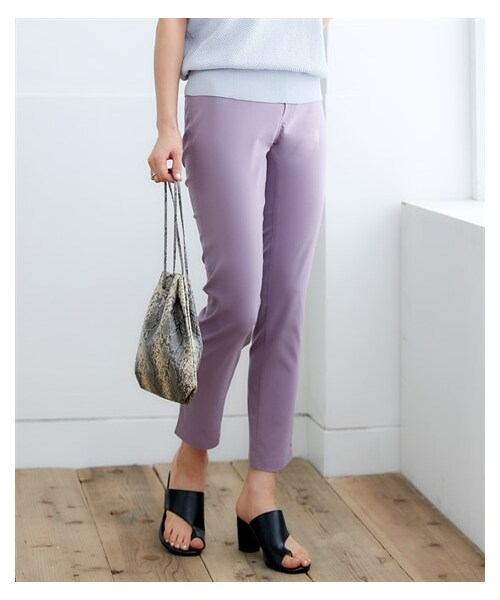 nissen（ニッセン）の「【接触冷感】ひんやりレギンススキニーパンツ（９分丈）（パンツ・レディース・黒/ライトベージュ/アイスグレー/杢サックス/杢ネイビー/ヒッコリーストライプ/シトラスイエロー/ベージュ/サックスブルー/カーキ/ダスティーミント/ネイビー/ラベンダー/シルバーグレー/ギンガムチェック/グレンチェック/コードレーン・S/M/L/LL）」の16枚目の写真