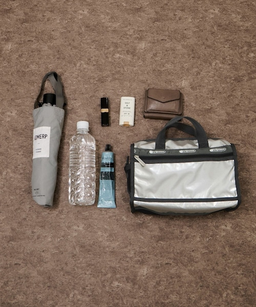 ADAM ET ROPE'（アダムエロペ）の「【LeSportsac for ADAM ET ROPE'】Exclusive Mini Duffel Crosbody（ショルダーバッグ・レディース・シルバー・F）」の6枚目の写真