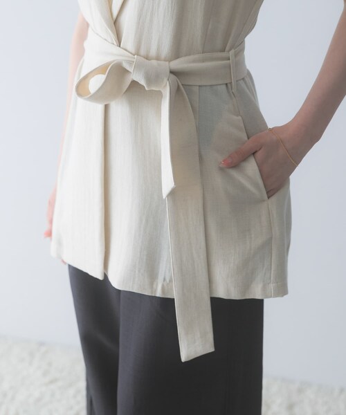 URBAN RESEARCH ROSSO（アーバンリサーチロッソ）の「ベルテッドウエストシェイプジレ（ベスト・レディース・BLACK/L.BEIGE・Free）」の22枚目の写真