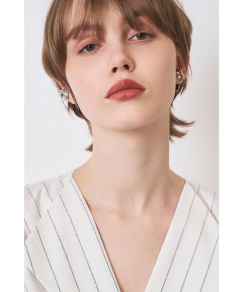 ELENDEEK(エレンディーク)の「ASYMMETRY HOOP EAR CUFF(イヤーカフ・レディース・シルバー/ゴールド・F)」の3枚目の写真