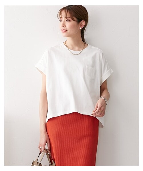 nissen（ニッセン）の「綿１００％　ゆるシルエット胸ポケット付Ｔシャツ【改良しました！】（Tシャツ/カットソー・レディース・[移行済]オフ/[移行済]ベージュ/[移行済]クロ/[移行済]カーキ/[移行済]パープル/[移行済]ブルー/[移行済]ダークグレー/[移行済]グレージュ/[移行済]モカ/[移行済]ブルーグレー/[移行済]スモークピンク/オフホワイト/ベージュ/ブラック/カーキ/モカ/ブルーグレー/スモークピンク/ミント/イエロー/ターコイズブルー/オフ×黒ボーダー(新色)/スカイブルー(新色)・M/L/LL/S/3L）」の6枚目の写真