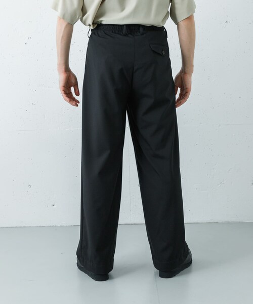 URBAN RESEARCH（アーバンリサーチ）の「MARKAWARE　TRIPLE PLEATED EASY TR（その他パンツ・メンズ・BEIGE/CHARCOAL/BLACK・1/2）」の5枚目の写真