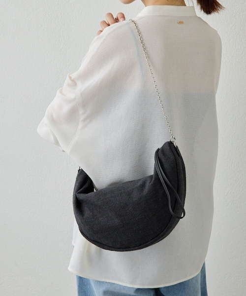 COLLAGE GALLARDAGALANTE(コラージュガリャルダガランテ)の「【PAPILLONNER/パピヨネ】ラウンドメッシュバッグ(ショルダーバッグ・レディース・アイボリー/ブラック・FREE)」の2枚目の写真