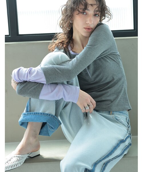 Re:EDIT（リエディ）の「配色レイヤード風ヘンリーネックトップス - トップス通販 | 人気レディースファッション - Re:EDIT（リエディ）（その他・レディース・ホワイト×ブラック/グレー×ホワイト/チャコール×ラベンダー・M/L）」の7枚目の写真