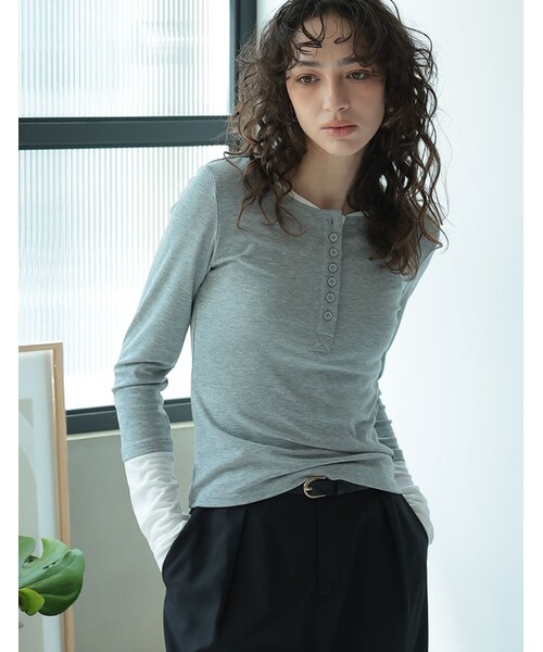 Re:EDIT（リエディ）の「配色レイヤード風ヘンリーネックトップス - トップス通販 | 人気レディースファッション - Re:EDIT（リエディ）（その他・レディース・ホワイト×ブラック/グレー×ホワイト/チャコール×ラベンダー・M/L）」の9枚目の写真