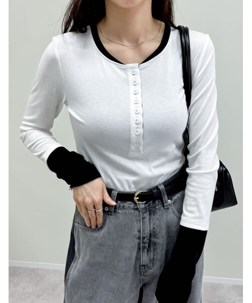 Re:EDIT（リエディ）の「配色レイヤード風ヘンリーネックトップス - トップス通販 | 人気レディースファッション - Re:EDIT（リエディ）（その他・レディース・ホワイト×ブラック/グレー×ホワイト/チャコール×ラベンダー・M/L）」の12枚目の写真