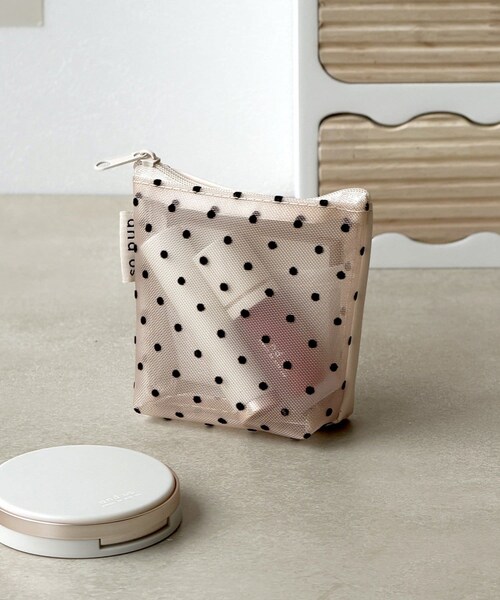 3coins（3coins）の「ドットメッシュコンパクトポーチ／and us（ポーチ・ブラック/ベージュ・FREE）」の2枚目の写真