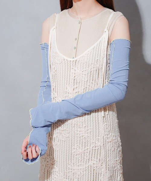 3coins（3coins）の「UVリブメローアームカバー（手袋・レディース・グレー/アイボリー/ブルー・FREE）」の3枚目の写真