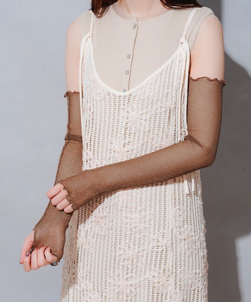 3coins(3coins)の「UVラメアームカバー(手袋・レディース・ブラウン/ブラック・FREE)」の1枚目の写真