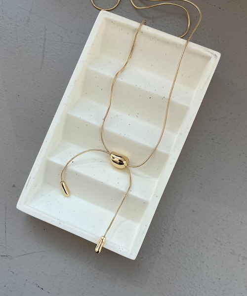 CAPRICIEUX LE'MAGE(カプリシューレマージュ)の「〈GOLDY/ゴールディ〉マルチWAYスライドビーンズネックレス(ネックレス・レディース・シルバー/ゴールド・F)」の2枚目の写真