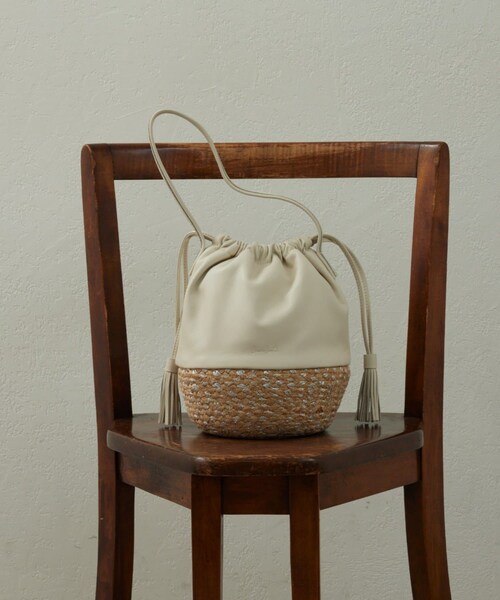 GALLARDAGALANTE（ガリャルダガランテ）の「【近日予約開始】【Jhuri Shate】ドローストリングバッグ（ショルダーバッグ・レディース・ブラック/ホワイト・F）」の2枚目の写真