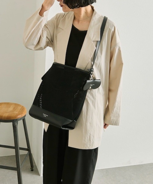 ear PAPILLONNER(イアパピヨネ)の「【CHRISTIAN VILLA(クリスチャン ヴィラ)】ear別注メッシュワンハンドルバッグ(ショルダーバッグ・レディース・ブラック・FREE)」の1枚目の写真