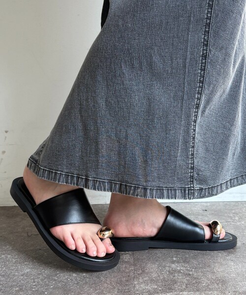 DouDou（ドゥドゥ）の「GOLDリングサンダル（その他シューズ・レディース・ブラウン/ブラック/キャメル・L/LL/S/M）」の2枚目の写真