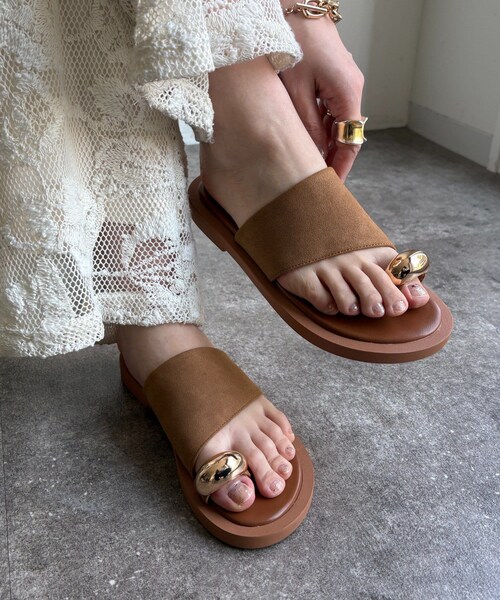DouDou（ドゥドゥ）の「GOLDリングサンダル（その他シューズ・レディース・ブラウン/ブラック/キャメル・L/LL/S/M）」の3枚目の写真