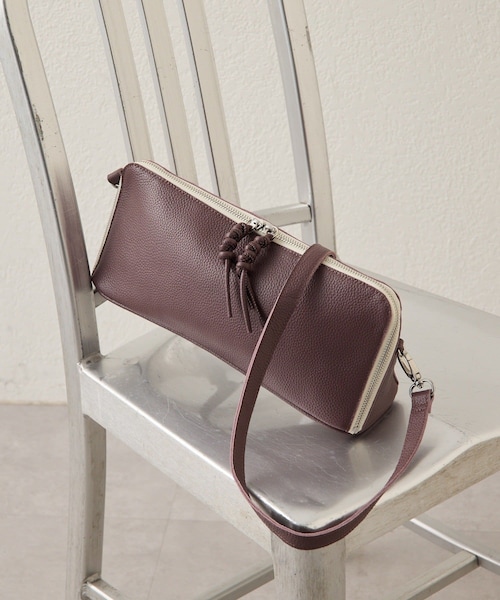 ear PAPILLONNER(イアパピヨネ)の「トライアングルショルダーバッグ《本革》(ショルダーバッグ・レディース・ブラウン/グリーン/ホワイト・FREE)」の1枚目の写真