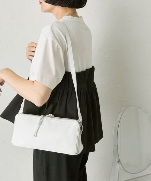 ear PAPILLONNER(イアパピヨネ)の「トライアングルショルダーバッグ《本革》(ショルダーバッグ・レディース・ブラウン/グリーン/ホワイト・FREE)」の2枚目の写真