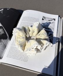 小花柄レース付きシュシュ