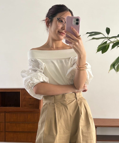 CAPRICIEUX LE'MAGE（カプリシューレマージュ）の「【華奢見え◎】異素材パフワンショルＴ（Tシャツ/カットソー・レディース・グレー/ホワイト/ブラック・F）」の2枚目の写真