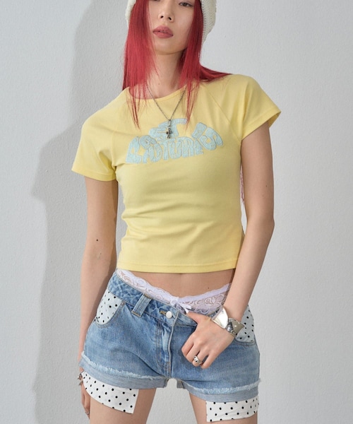 WHO'S WHO gallery(フーズフーギャラリー)の「デフォルメレースロゴチビT(Tシャツ/カットソー・レディース・ピンク/サックスブルー/ブラック/イエロー/オフホワイト・F)」の5枚目の写真