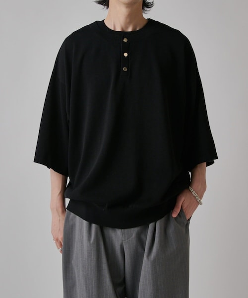 Lui's(ルイス)の「レイヤードヘンリーショートスリーブTシャツ(ニット/セーター・メンズ・ブラウン/ネイビー/ブラック・M/S)」の2枚目の写真