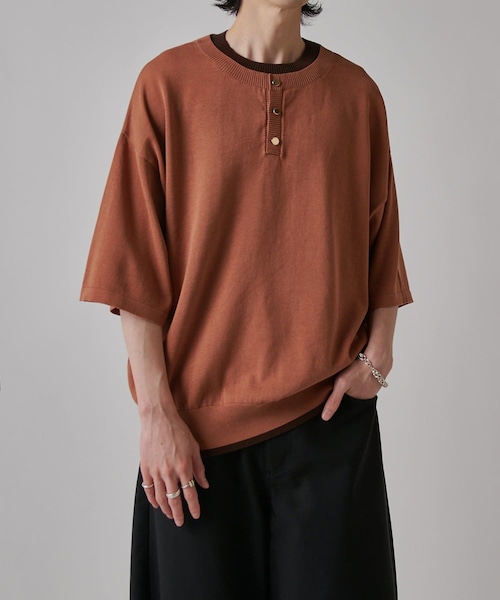 Lui's(ルイス)の「レイヤードヘンリーショートスリーブTシャツ(ニット/セーター・メンズ・ブラウン/ネイビー/ブラック・M/S)」の1枚目の写真