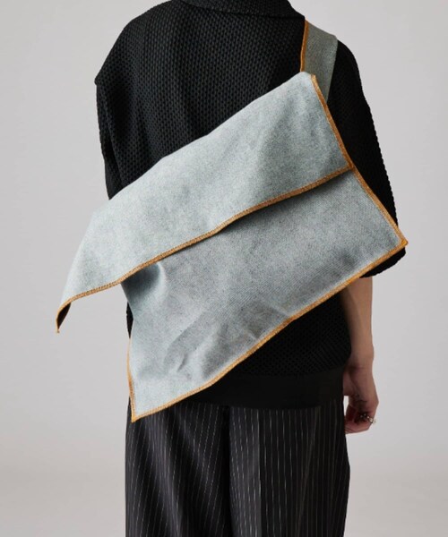 Lui's(ルイス)の「【ITTI】MARY FLAP INSIDEOUT SHOULDER - L(バッグ・メンズ・ブラック/インディゴブルー・F)」の2枚目の写真