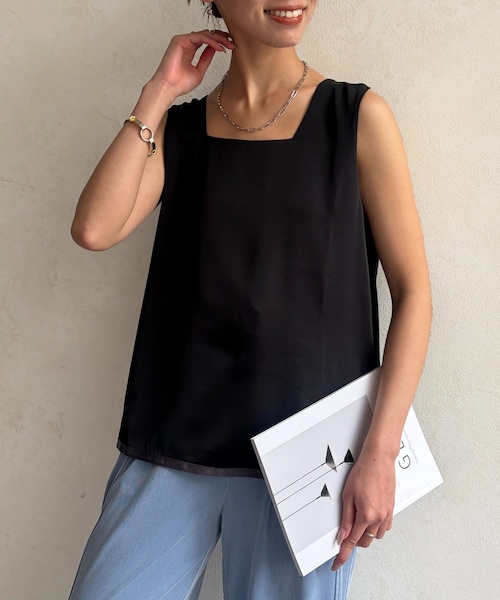 Chez toi(シェトワ)の「サテン×スムース2重スクエアタンク(タンクトップ・レディース・オフホワイト/ブラック/ブルー・F)」の2枚目の写真