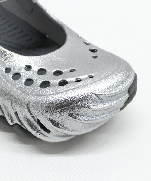 RNA(アールエヌエー)の「【crocs/クロックス】E5243 ECHO MARY JANE METAL SPORT(シューズ・レディース・ブラック)」の4枚目の写真
