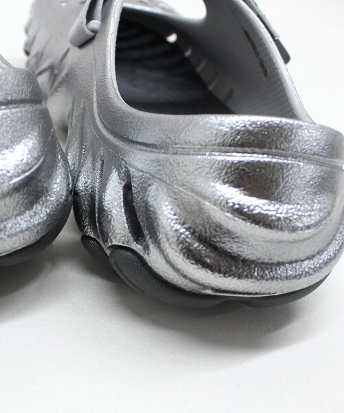 RNA(アールエヌエー)の「【crocs/クロックス】E5243 ECHO MARY JANE METAL SPORT(シューズ・レディース・ブラック)」の7枚目の写真