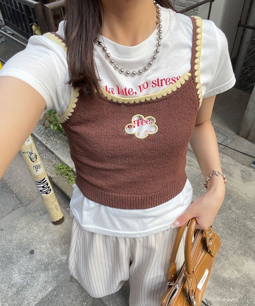 CIAOPANIC(チャオパニック)の「2WAYフラワーカットアウトニットキャミビスチェ(タンクトップ・レディース・レッド/ネイビー/ブラウン・ONE)」の2枚目の写真